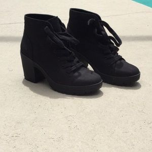 Super cute heeled booties!